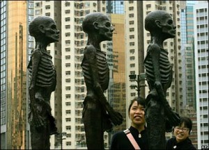 FoodCris-HKstarveStatues-300x216