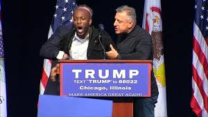 ProtesteratTrumpPodium
