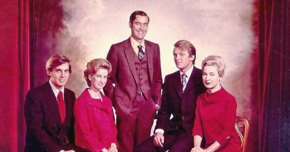 Father Trump (center), Donald (2nd from right and his Mom (right). Sis, second from left and Trump's older brother who died of alcoholism.