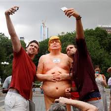 DonaldTrumpNakedTwoSelfiesinPark