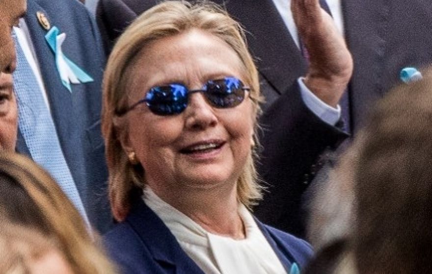 hillaryclinton-shadeslookingsickat911