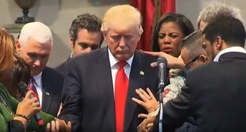trumplayingonhandsprayer