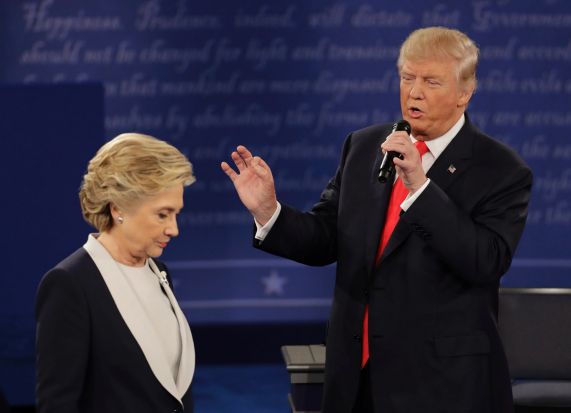 2npresdebate-hillaryheaddowntrumpoverlording