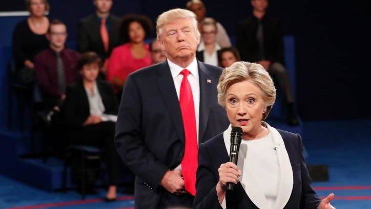 2ndpresdebate-hillarystrongtrumpstiff