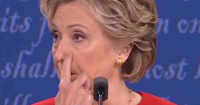 hillaryclintonfingersignalsideofnoselooking