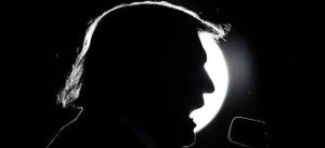 trumpsilouhettemoonbehindface