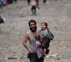 Mosul-ManAndChildCryingRunning
