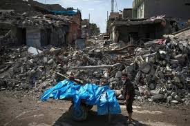 Mosul-StreetRubbleCartBlueTarpedBodies