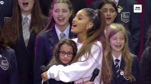 ArianaGrande-huggingchorister