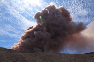 640px-USGS_Kīlauea_Plume
