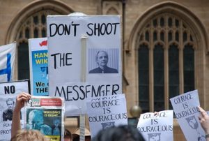 640px-Sydney-WikileaksDemon-2010-Srce-Elekhh