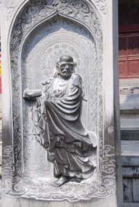 401px-Bodhidharma_Shaolinsi-SRC-Jiulongtang-cc