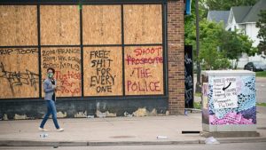 Protest and riot aftermath on West Lake Street, Minneapolis, 27 May 2020. Source: Fibonacci Blue, © Creative Commons.