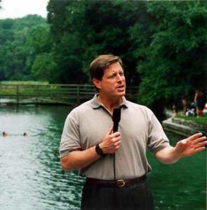 Al_Gore_giving_a_speechROTATEDLEFT