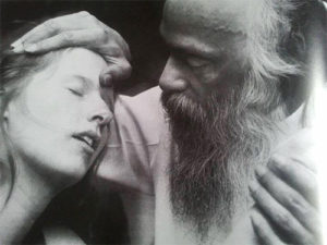 Osho giving Energy Darshan circa late 1970s.