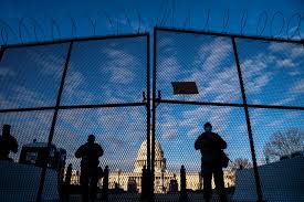 USCapitolBUildingCagedTroopsblacksilhouette