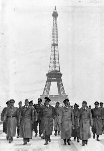 Hitler in Paris, June 1940, taking a victory walk through Paris with his generals and architect Albert Speer. Source: ©Creative Commons.