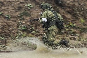 Russian soldier advancing, © Creative Commons. 
