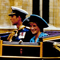 The_Prince_and_Princess_of_Wales_at_Prince_Andrew's_wedding_(1)