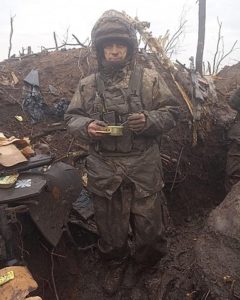 Battle_of_Bakhmut_Ukrainian-Soldier-muddy-trench-eating-out-of-tin-realWWI-looking