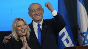 Likud party leader Benjamin Netanyahu and his wife Sara react to first exit poll results for the Israeli Parliamentary election at his party's headquarters in Jerusalem, November 2, 2022. © AP Photo/Tsafrir Abayov.