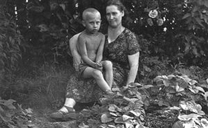 A Russian Mother and her child of destiny. Photo taken in July 1958 in Leningrad, Russia (modern-day St. Petersburg). Source: Kremlin.ru, © Creative Commons.