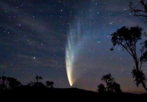 640px-Comet_P1_McNaught02_-_23-01-07-edited-SRC-Author-Soerfm-cc3.0-unported