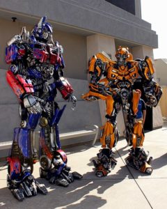 Transformers_costume_characters_at_Universal_Studios_Hollywood-SRC-prayitno-cc2.0