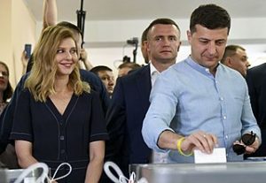 Volodymyr_Zelenskyy_voted_in_parliamentary_elections_(2019-07-21)_SRC-Фото Миколи Лазаренка : The Presidential Office of Ukraine_cc4.0