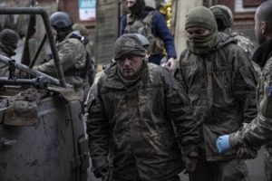 photo_Bakhmut-Ukrainian-exhausted-soldiers2022-12-07_11-09-20